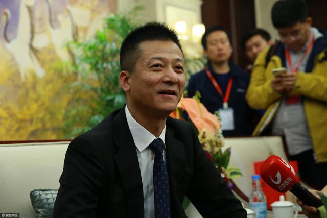 但他又不想叶辰看不起自己，便硬着头皮说：没事，我洪五也不是吓大的。